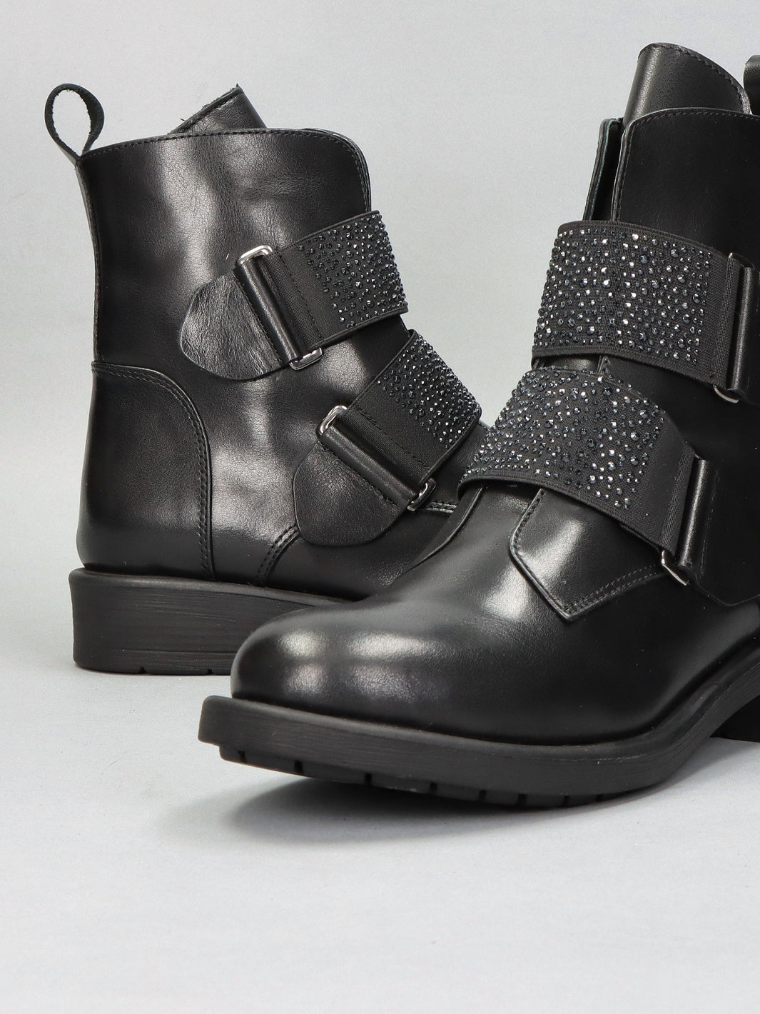 LEATHER ANKLE BOOTS - BLACK