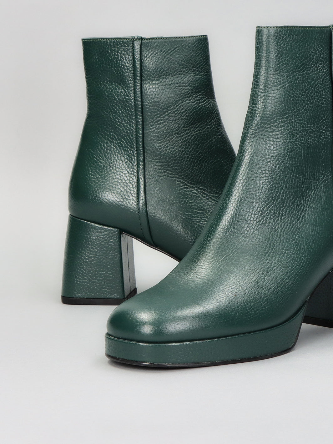 LEATHER ANKLE BOOTS - GREEN