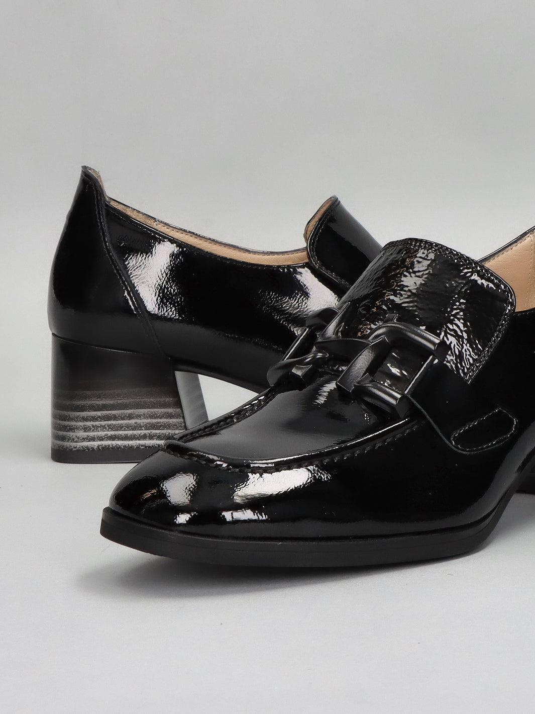 LEATHER LOW SHOES - BLACK