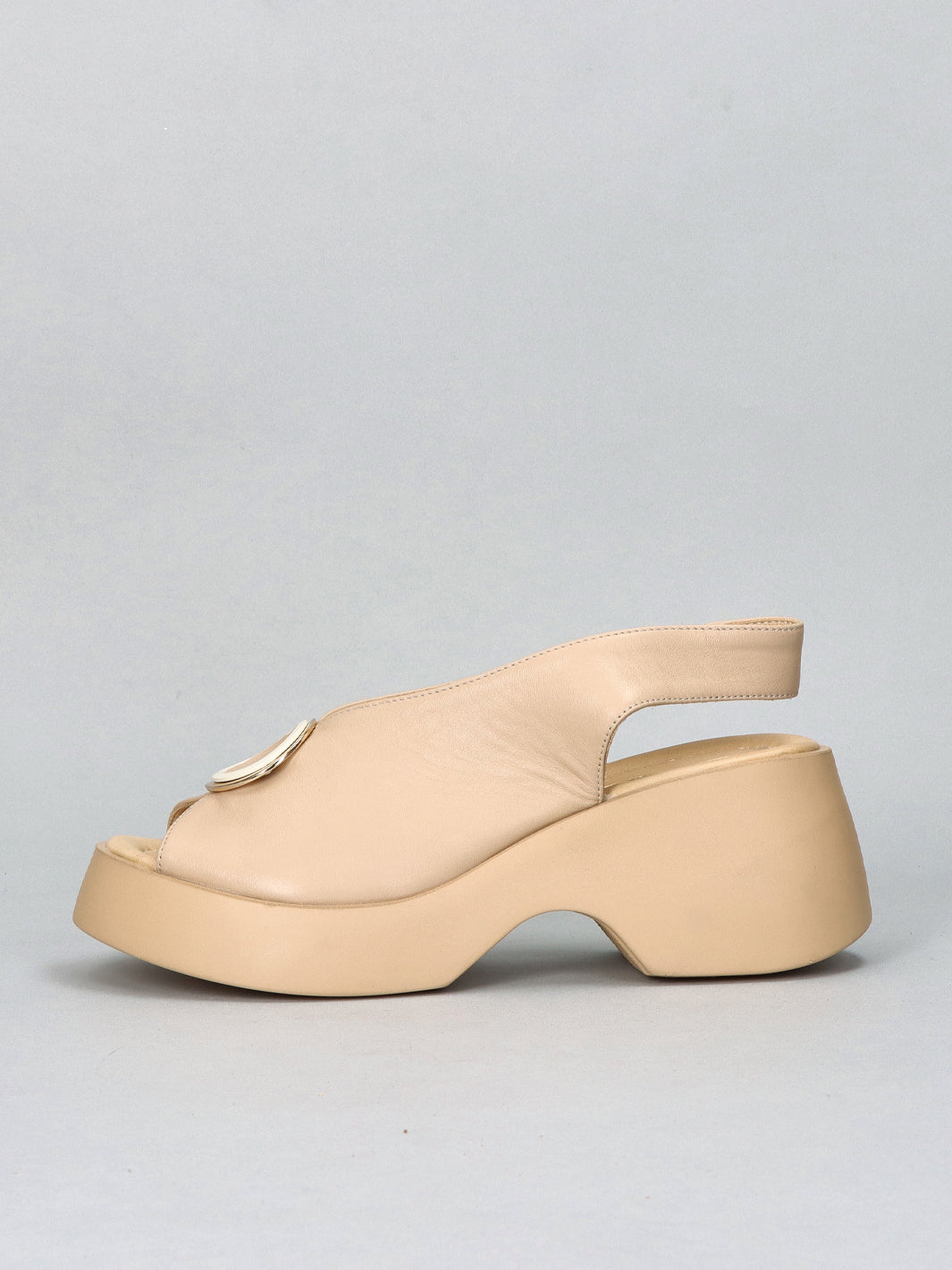 LEATHER SANDALS - BEIGE