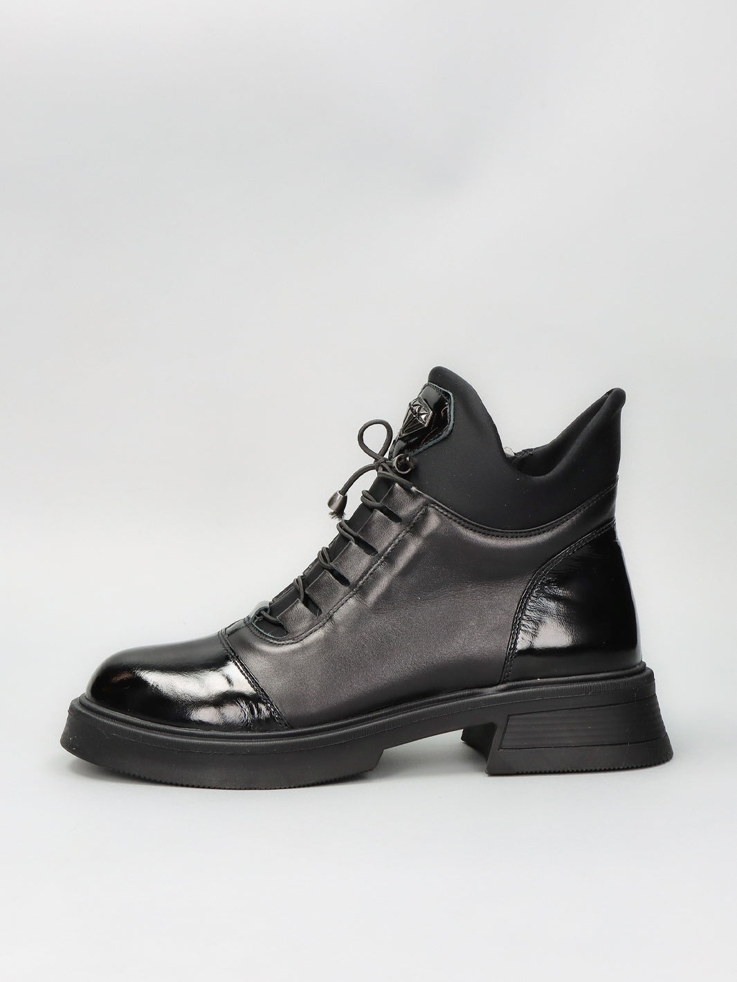 LEATHER ANKLE SHOES - BLACK