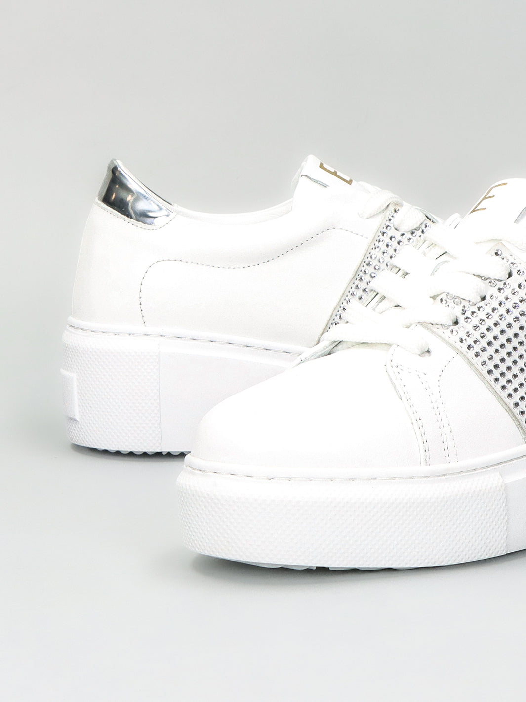 LEATHER SNEAKER - WHITE