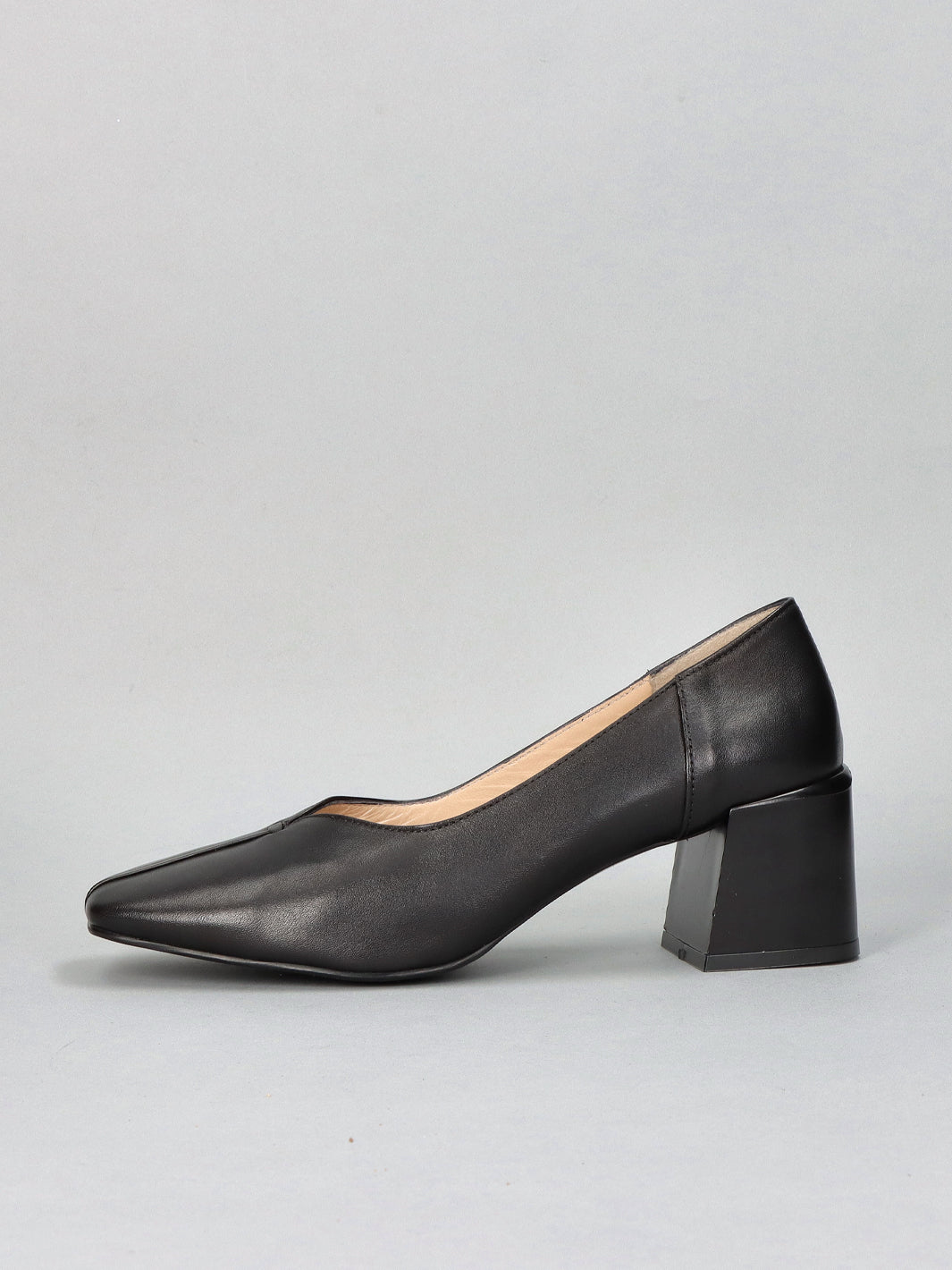 LEATHER PUMPS - BLACK