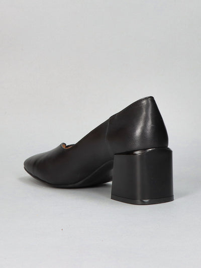 LEATHER PUMPS - BLACK