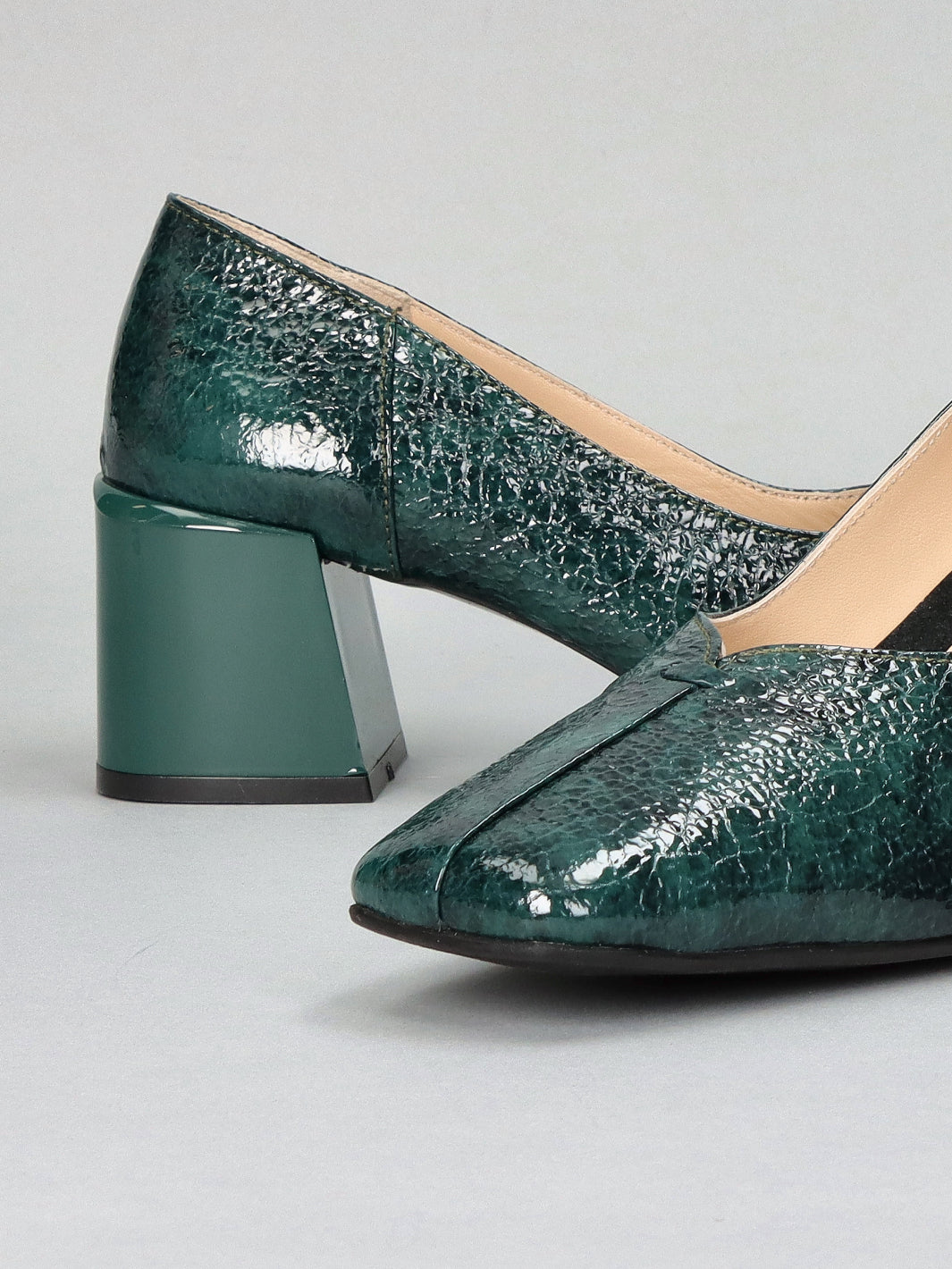 LEATHER PUMPS - GREEN