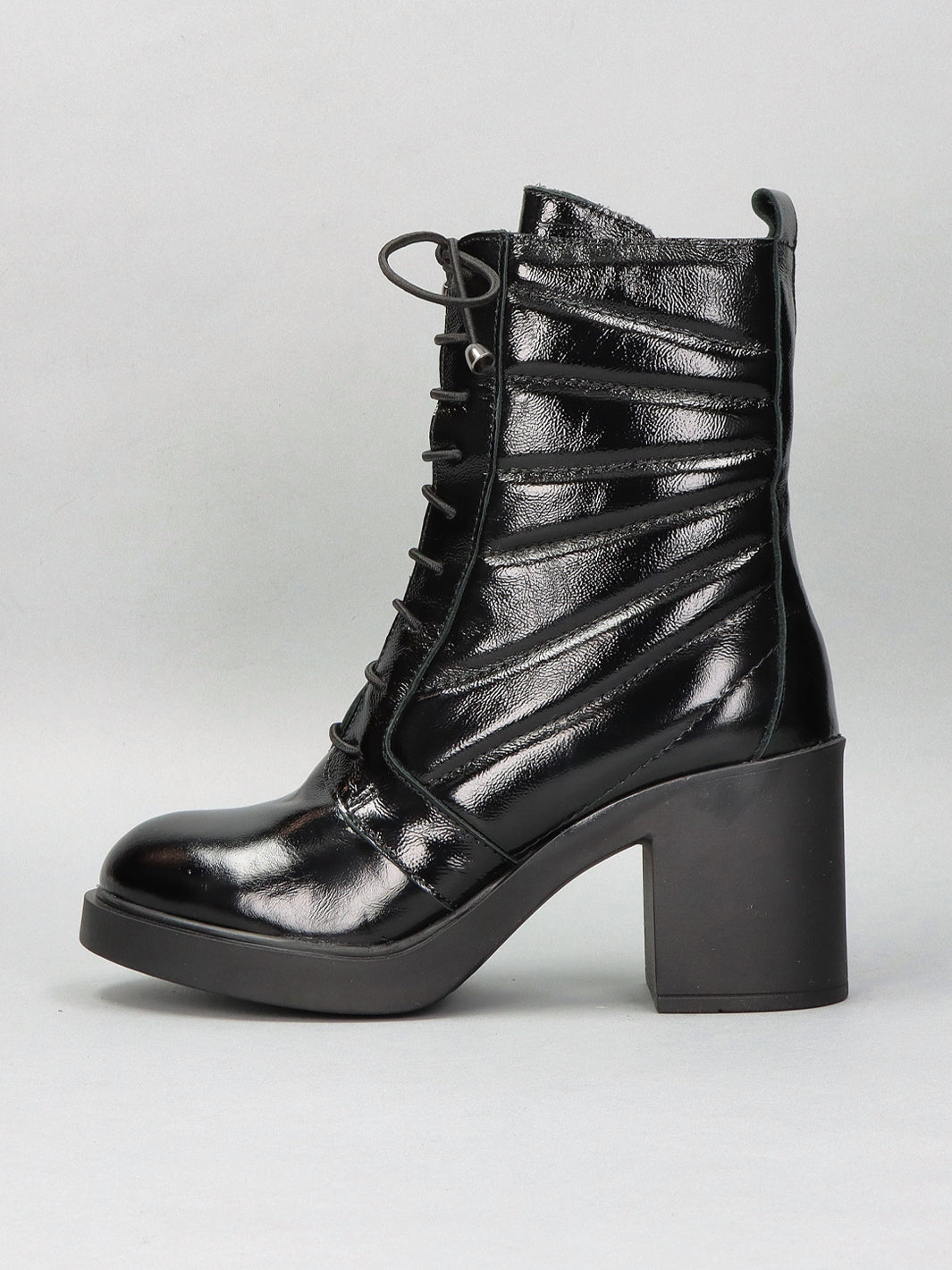 LEATHER ANKLE BOOTS - BLACK