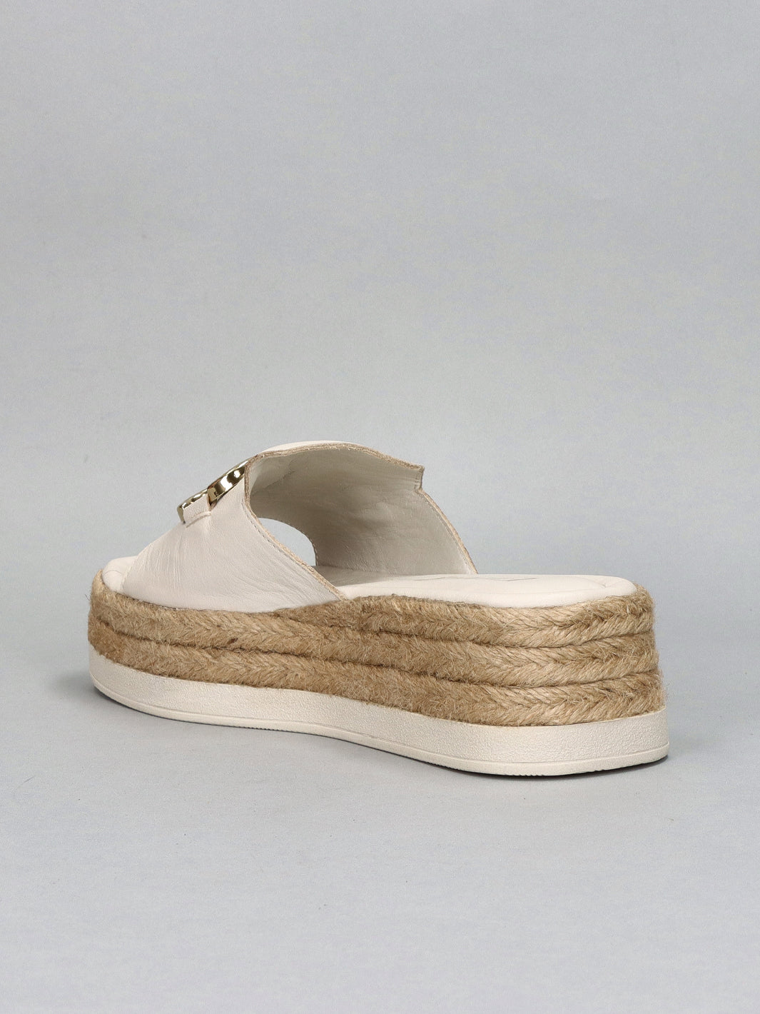 LEATHER SLIPPERS - BEIGE