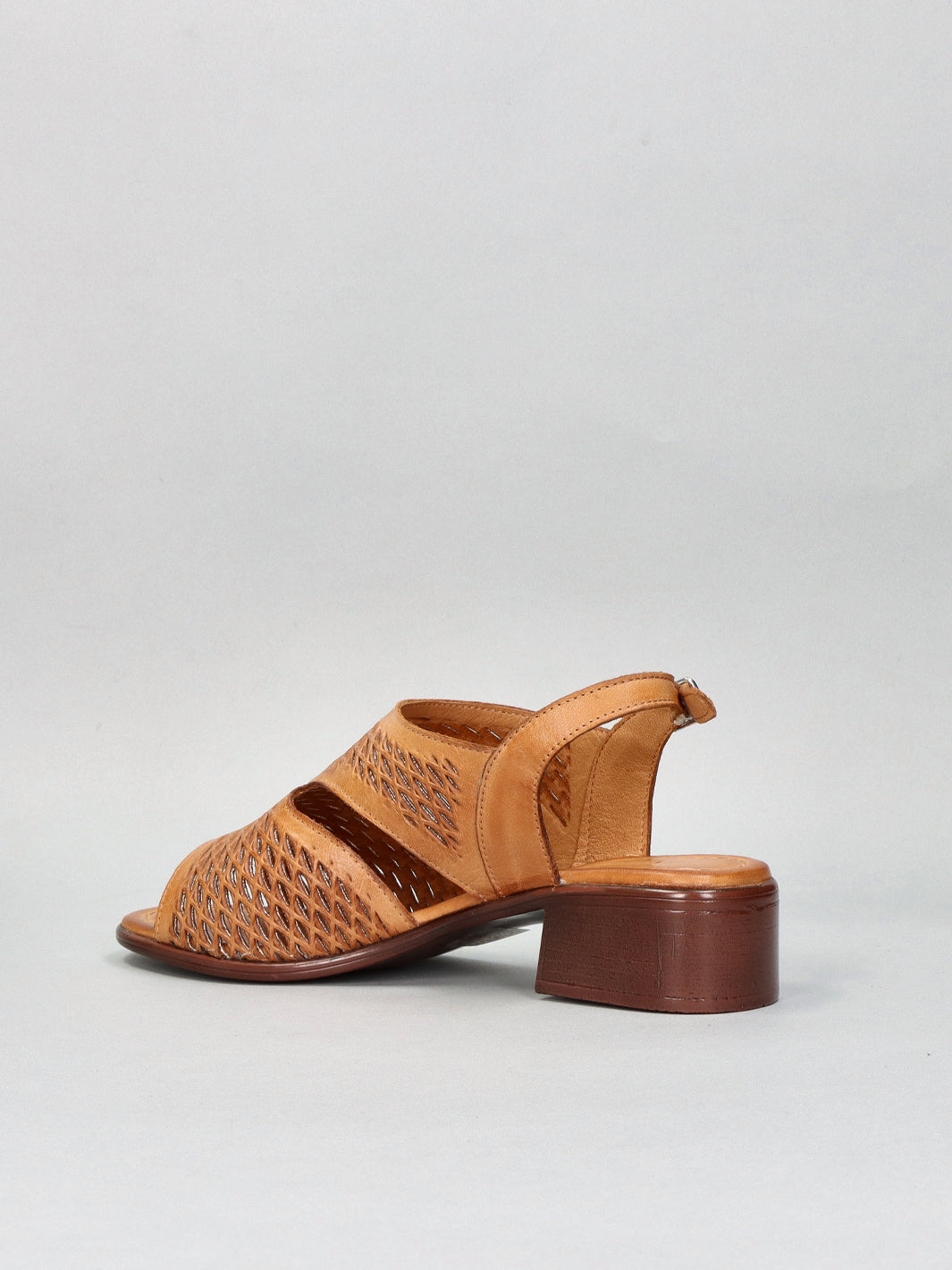 LEATHER SANDALS - COGNAC BROWN