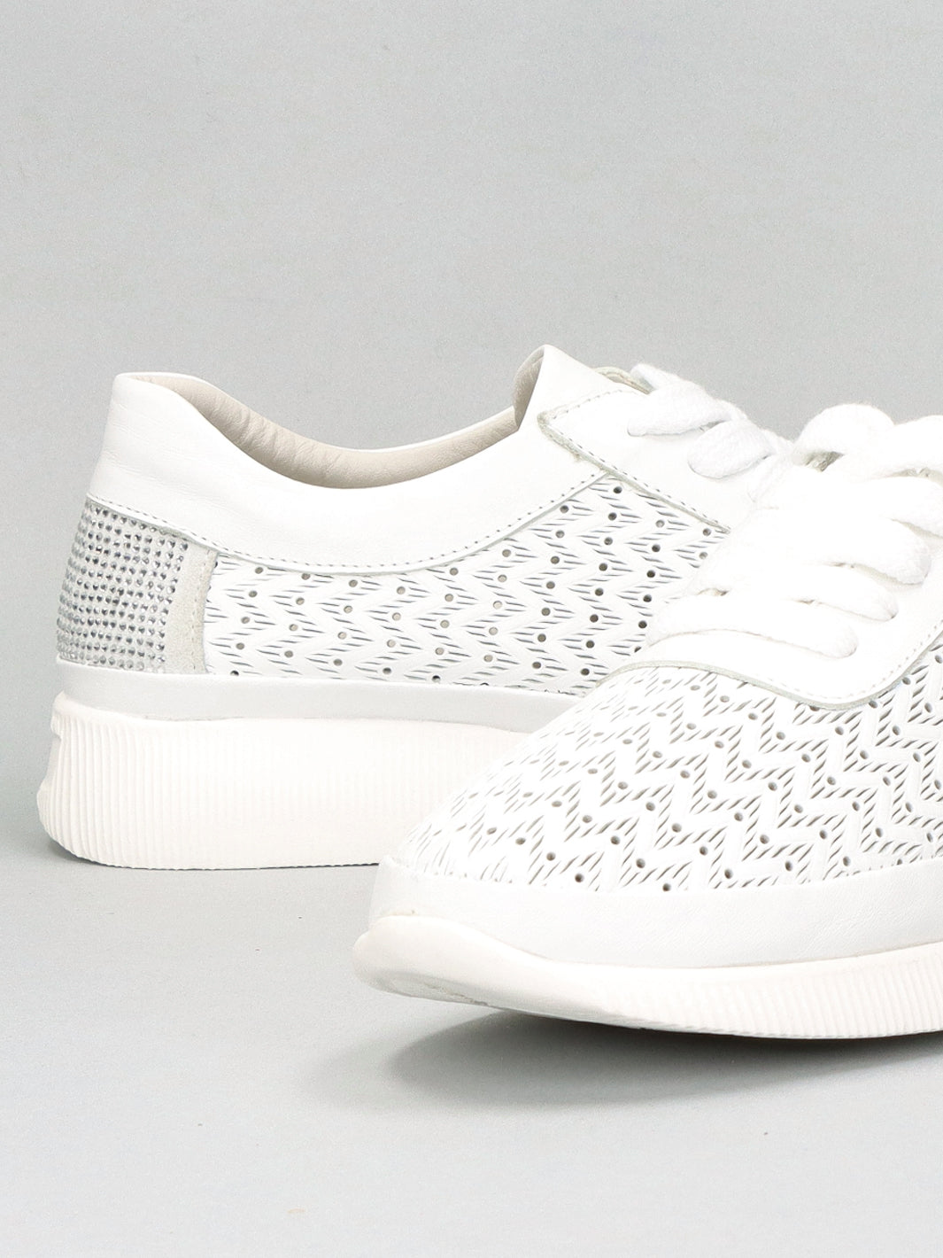 LEATHER SNEAKER - WHITE