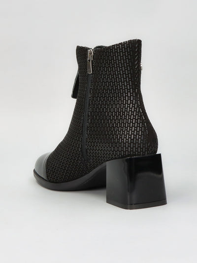 LEATHER ANKLE BOOTS - BLACK