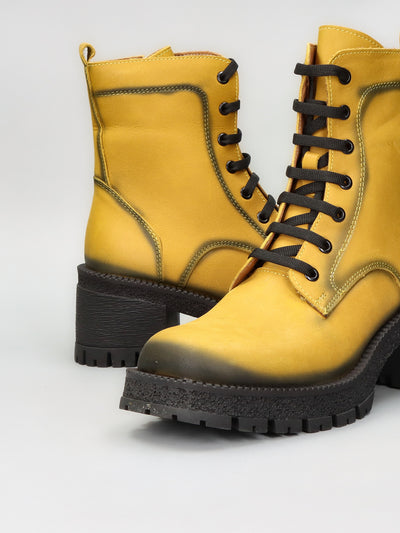 LEATHER ANKLE BOOTS - YELLOW