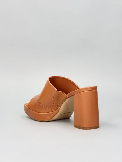 LEATHER SLIPPERS - COGNAC BROWN