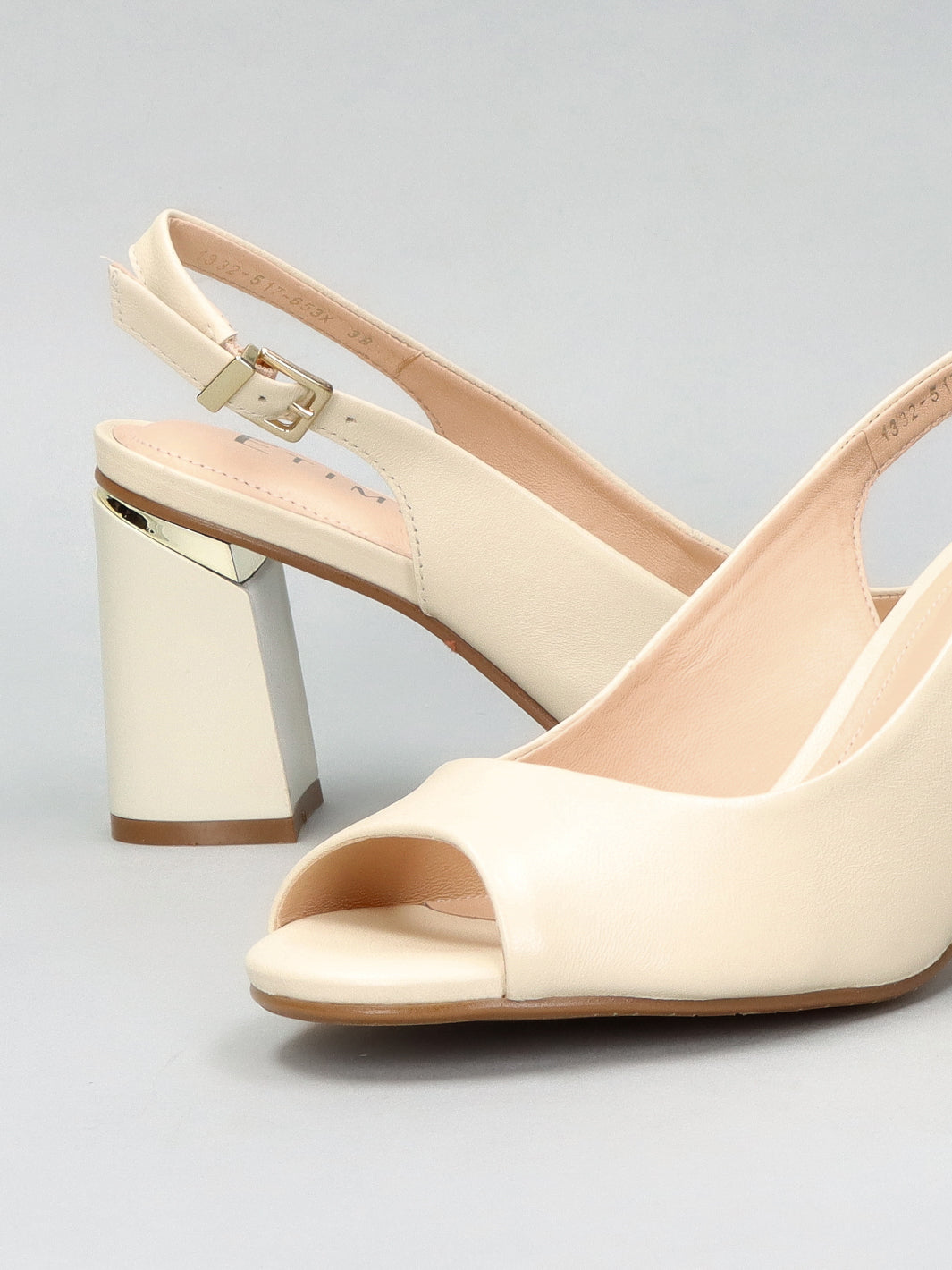 LEATHER SANDALS - BEIGE