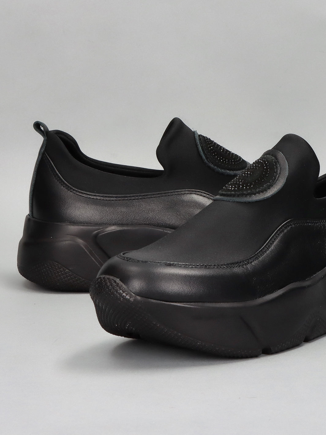 LEATHER SNEAKER - BLACK