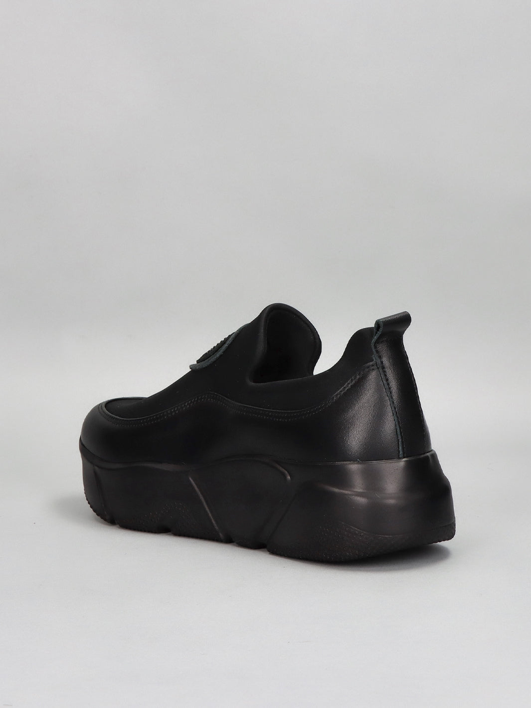 LEATHER SNEAKER - BLACK