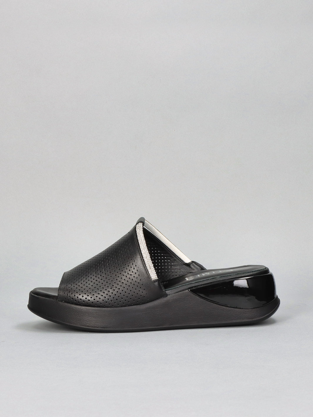 LEATHER SLIPPERS - BLACK