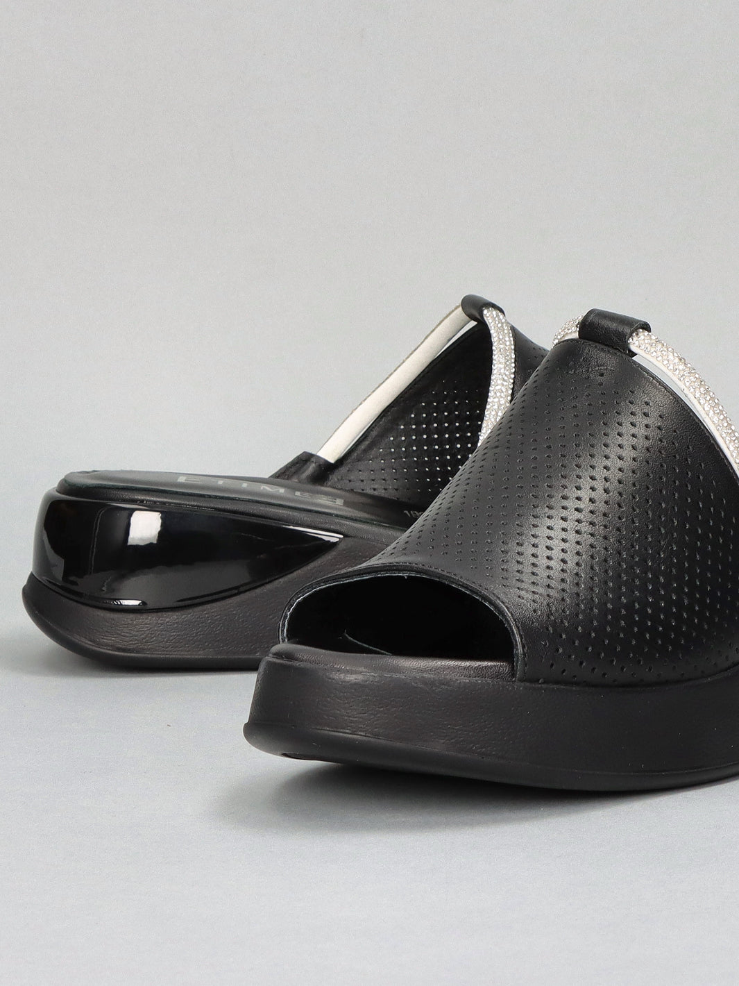 LEATHER SLIPPERS - BLACK