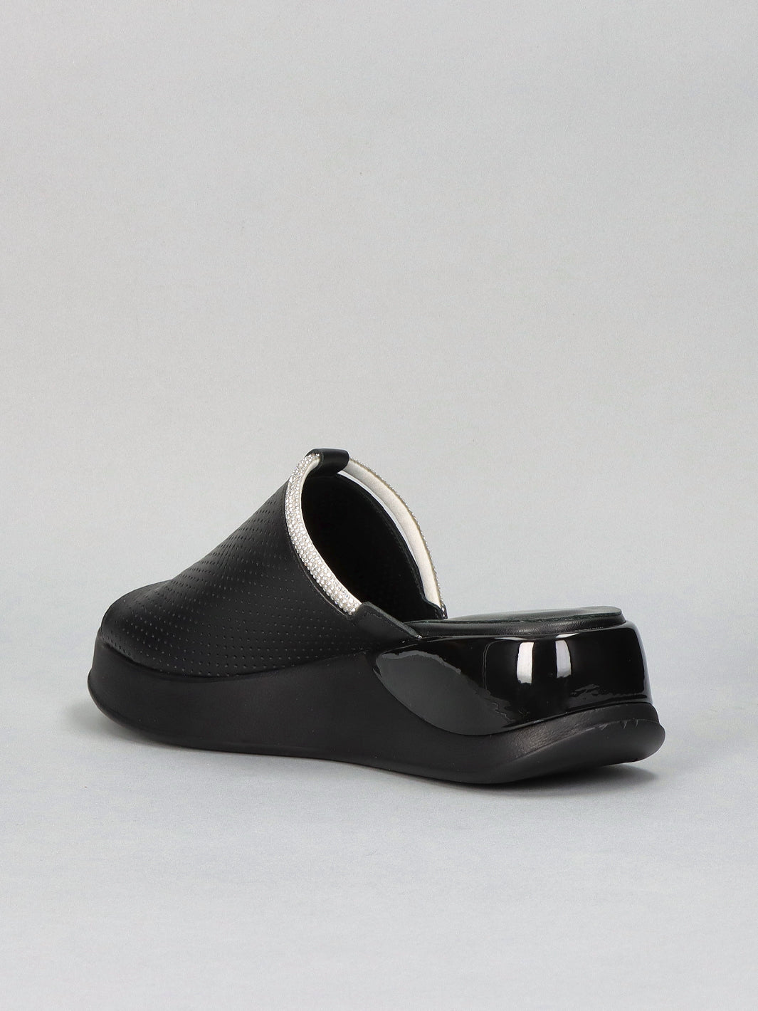 LEATHER SLIPPERS - BLACK