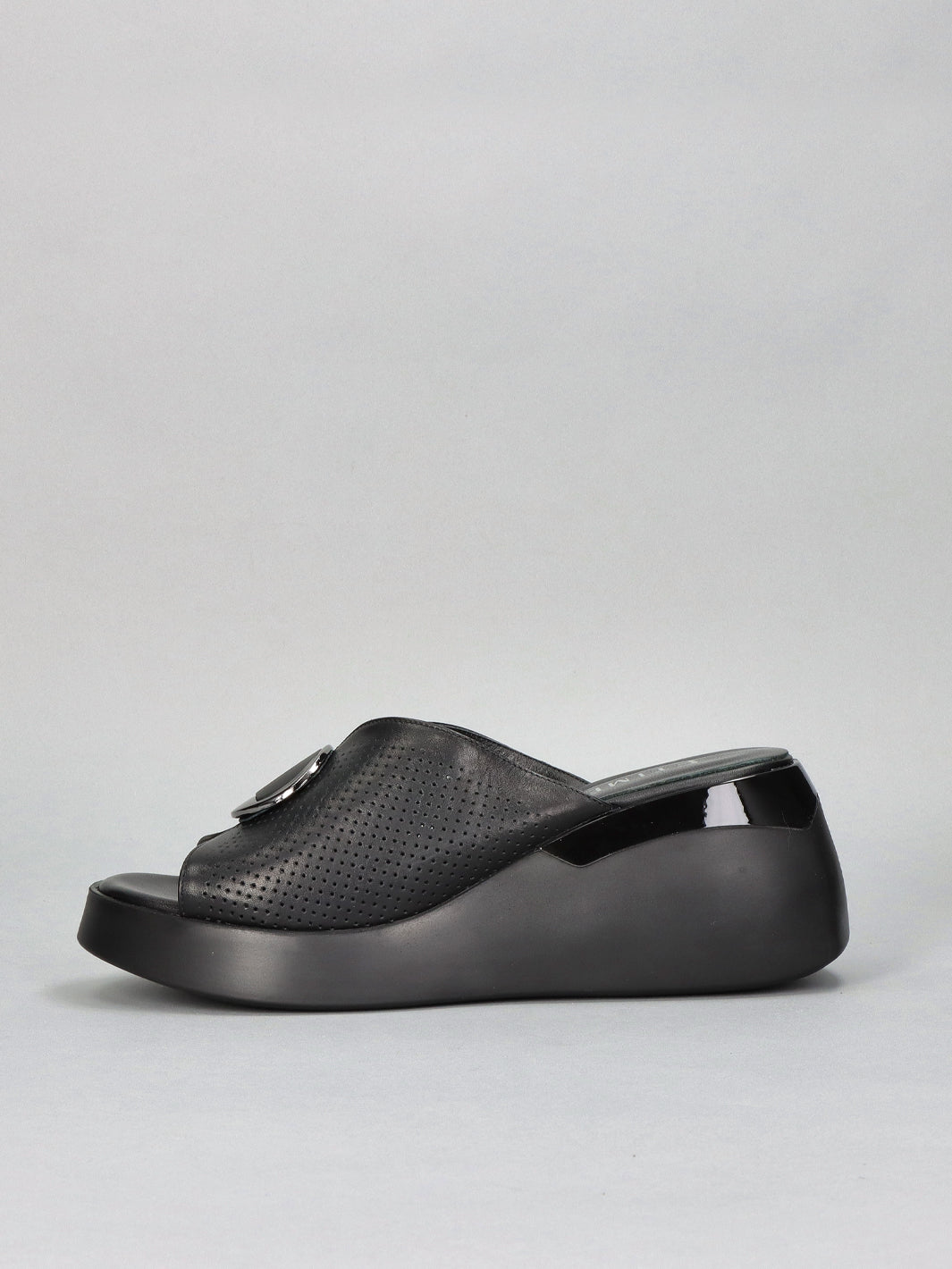 LEATHER SLIPPERS - BLACK