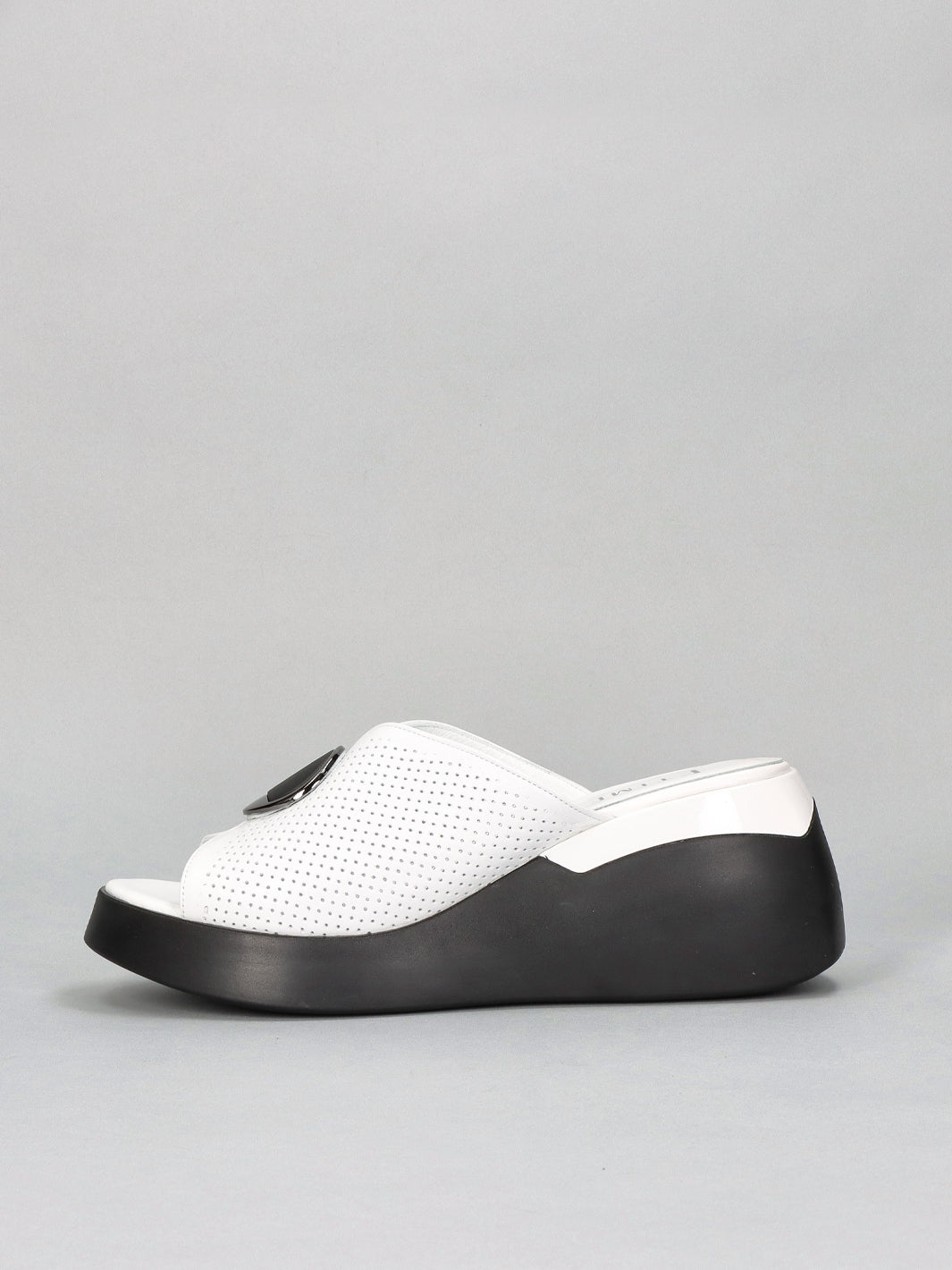 LEATHER SLIPPERS - WHITE