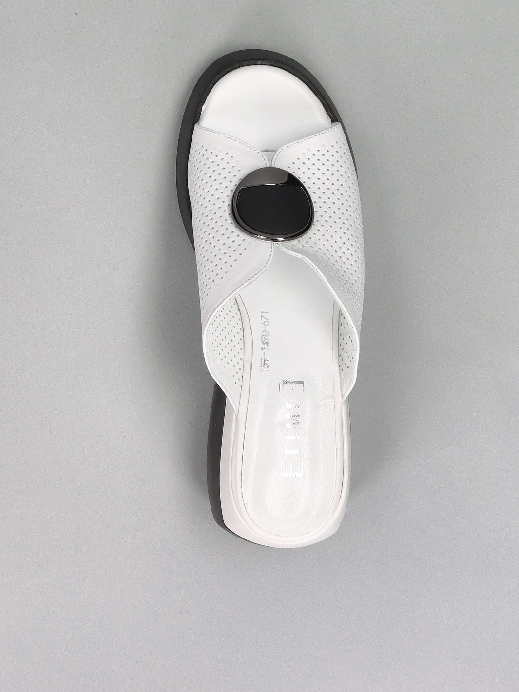 LEATHER SLIPPERS - WHITE