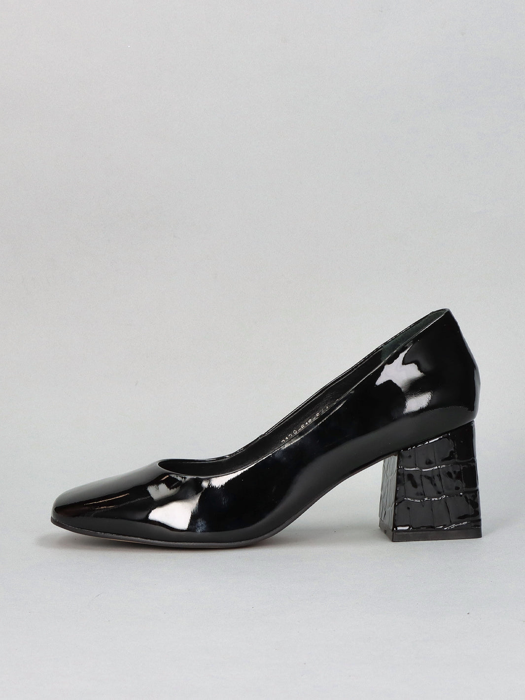 LEATHER PUMPS - BLACK