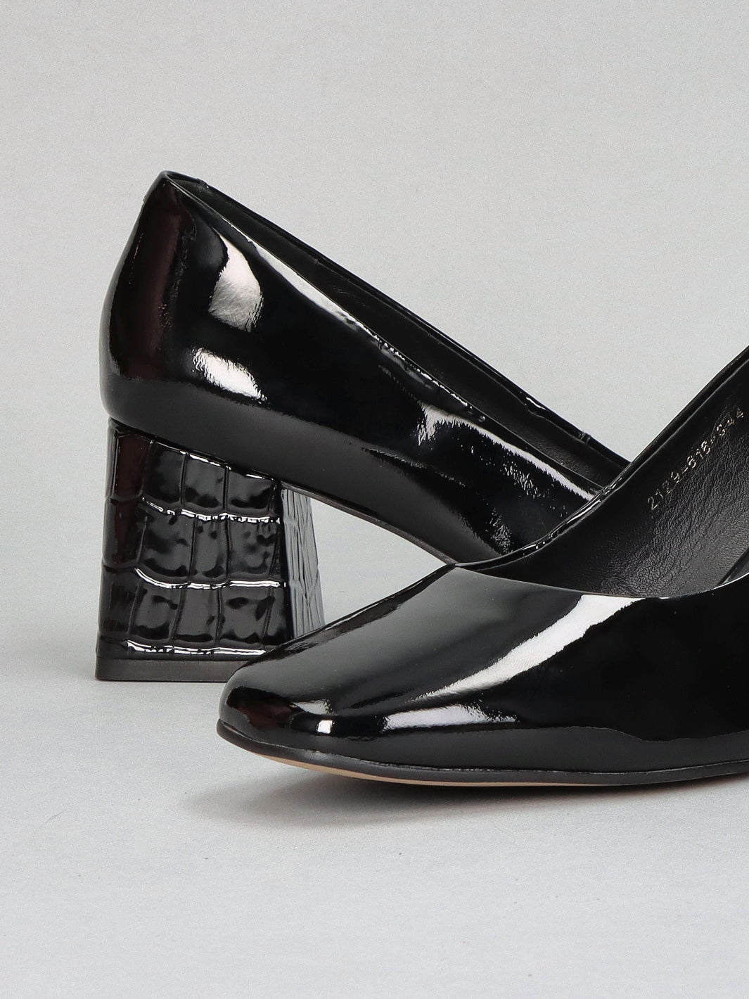 LEATHER PUMPS - BLACK