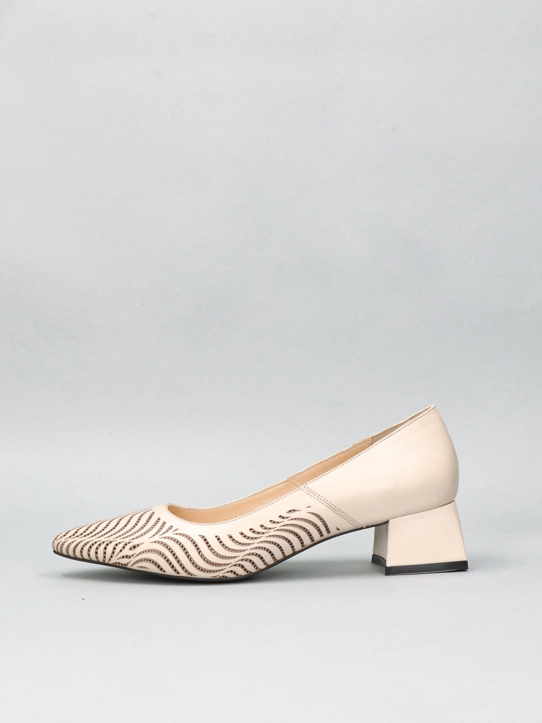 LEATHER PUMPS - BEIGE