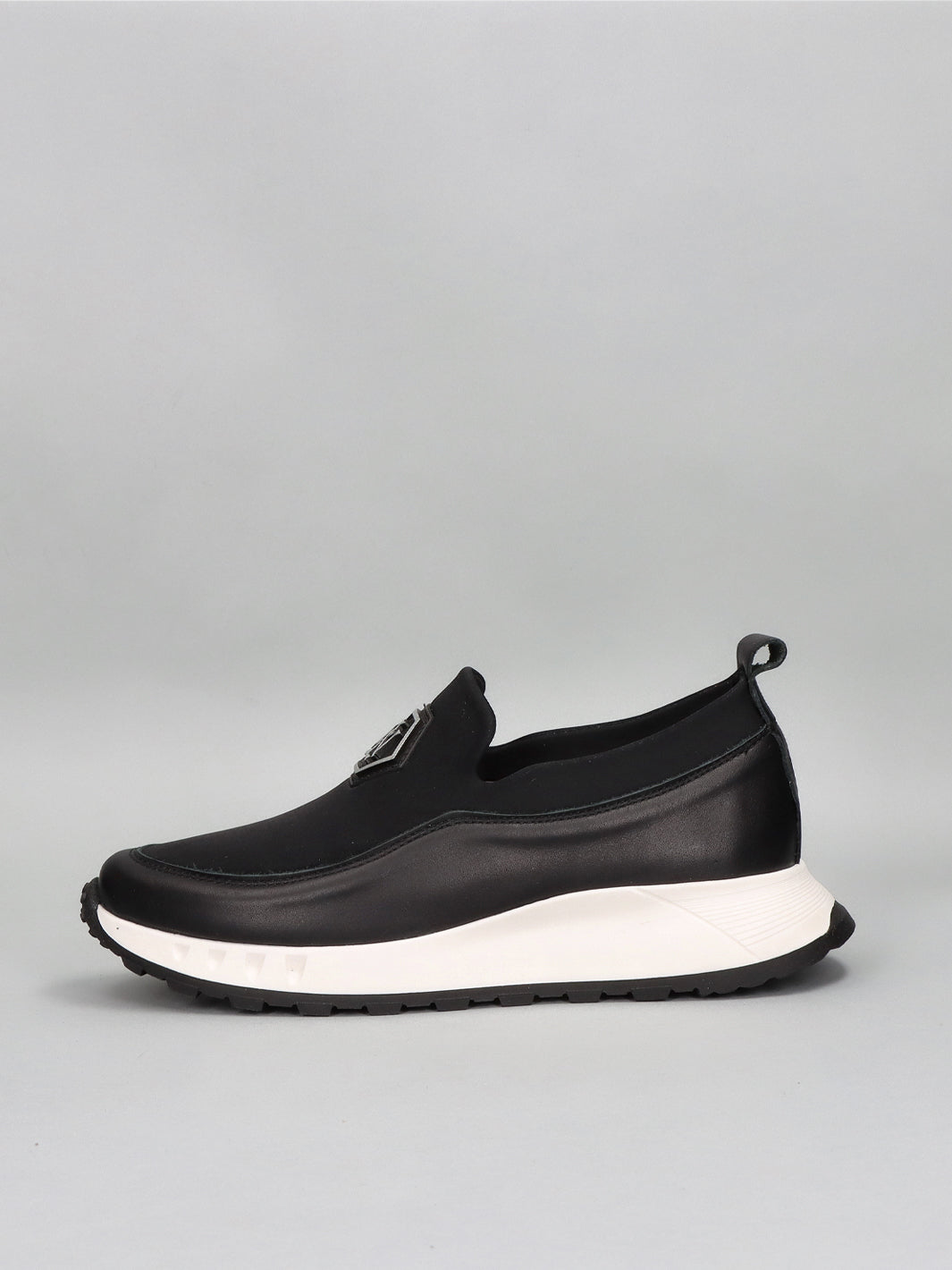 LEATHER SNEAKER - BLACK