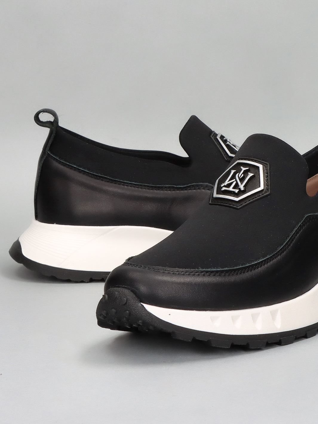 LEATHER SNEAKER - BLACK