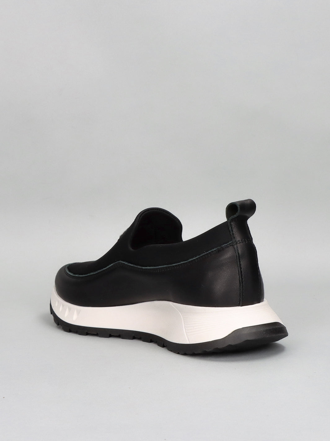 LEATHER SNEAKER - BLACK