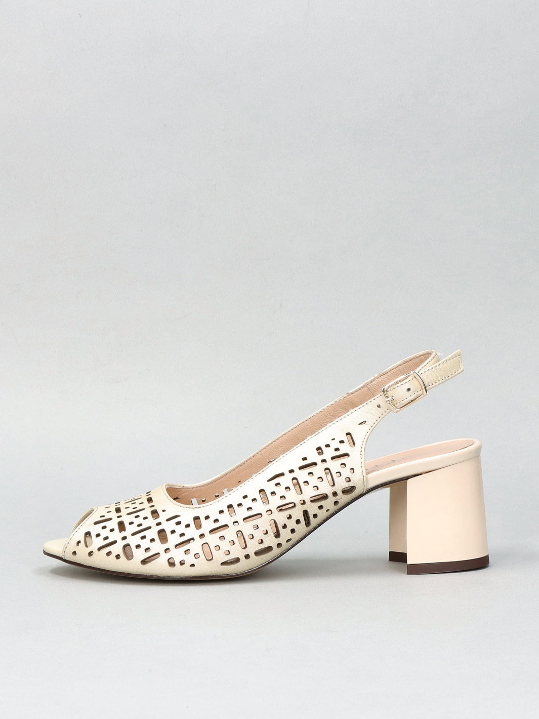 LEATHER SANDALS - BEIGE