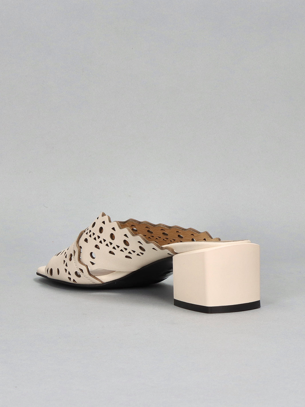 LEATHER SLIPPERS - BEIGE