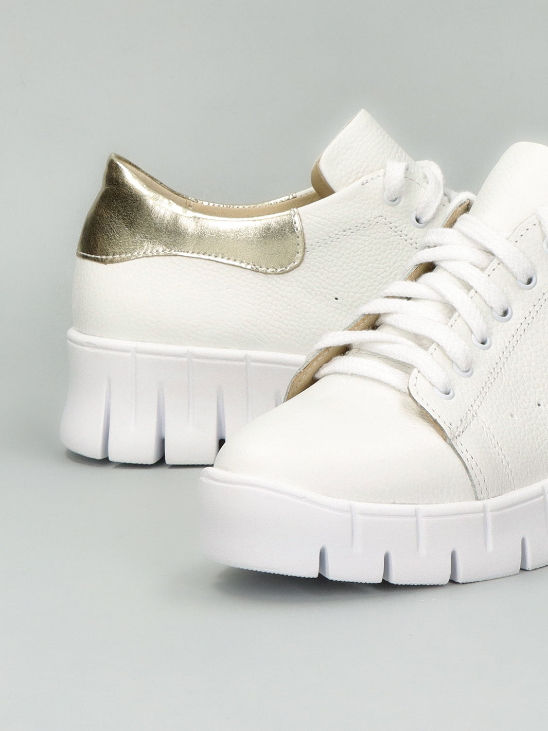 LEATHER SNEAKER - WHITE