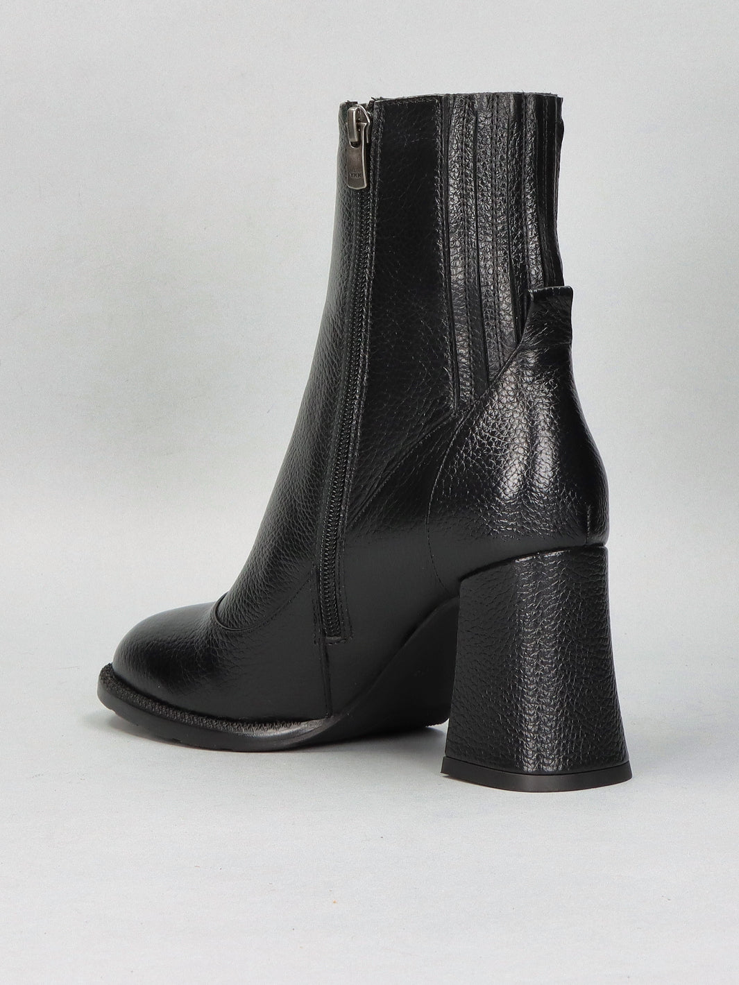 LEATHER BOOTS - BLACK