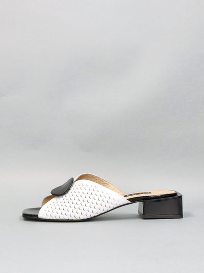 LEATHER SLIPPERS - WHITE
