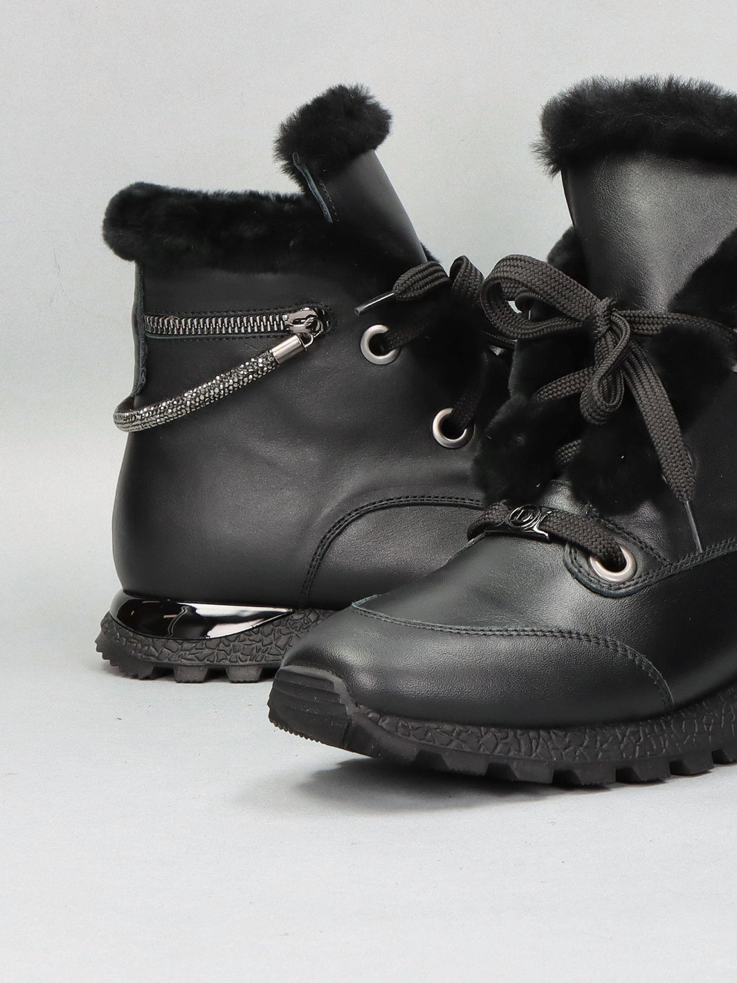 LEATHER ANKLE BOOTS - BLACK