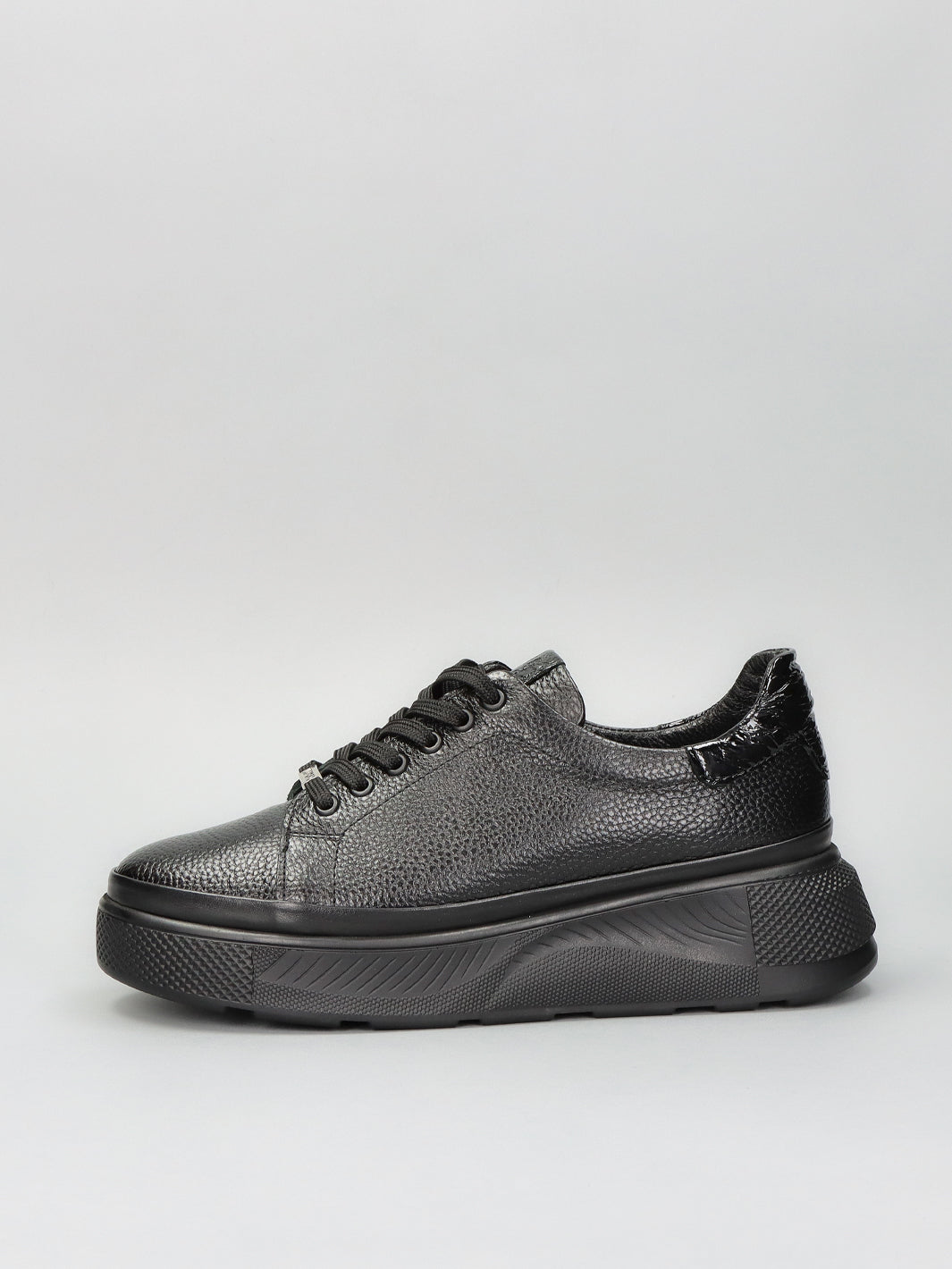 LEATHER SNEAKER - BLACK