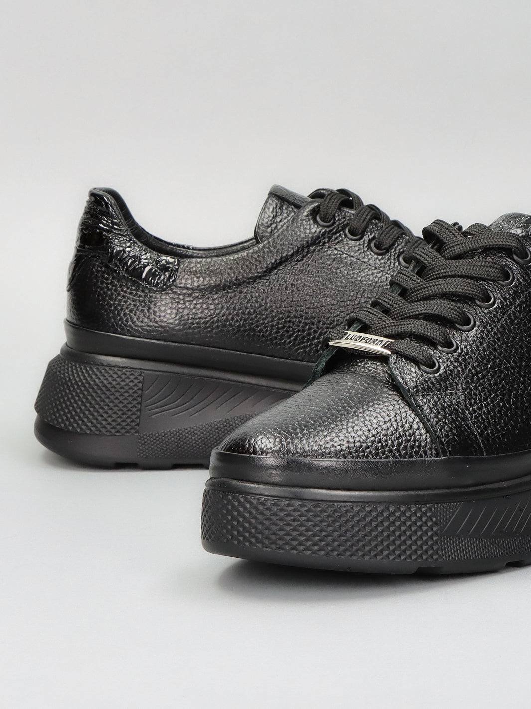 LEATHER SNEAKER - BLACK