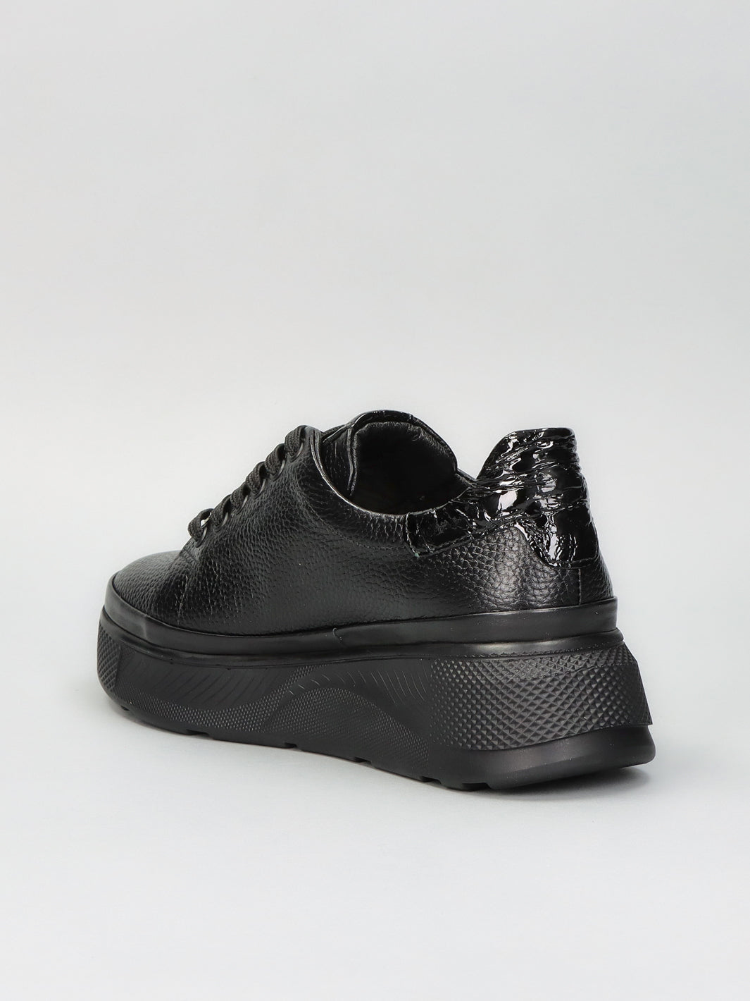 LEATHER SNEAKER - BLACK