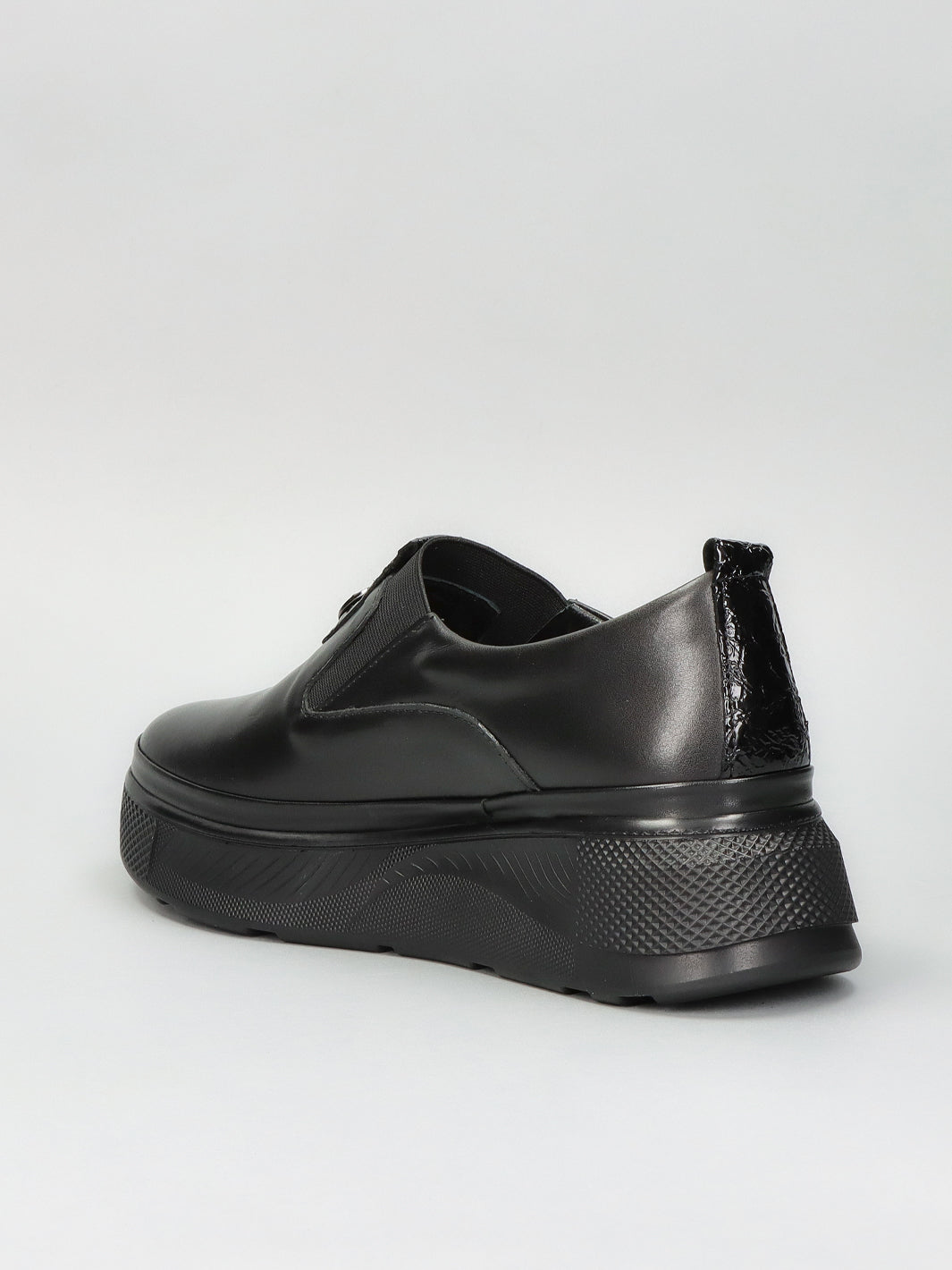 LEATHER LOW SHOES - BLACK