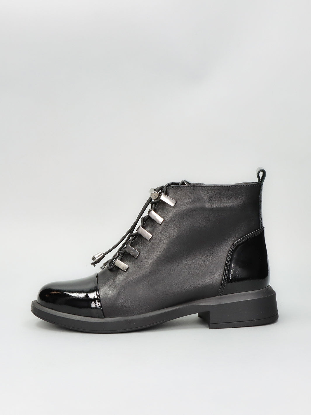 LEATHER ANKLE SHOES - BLACK