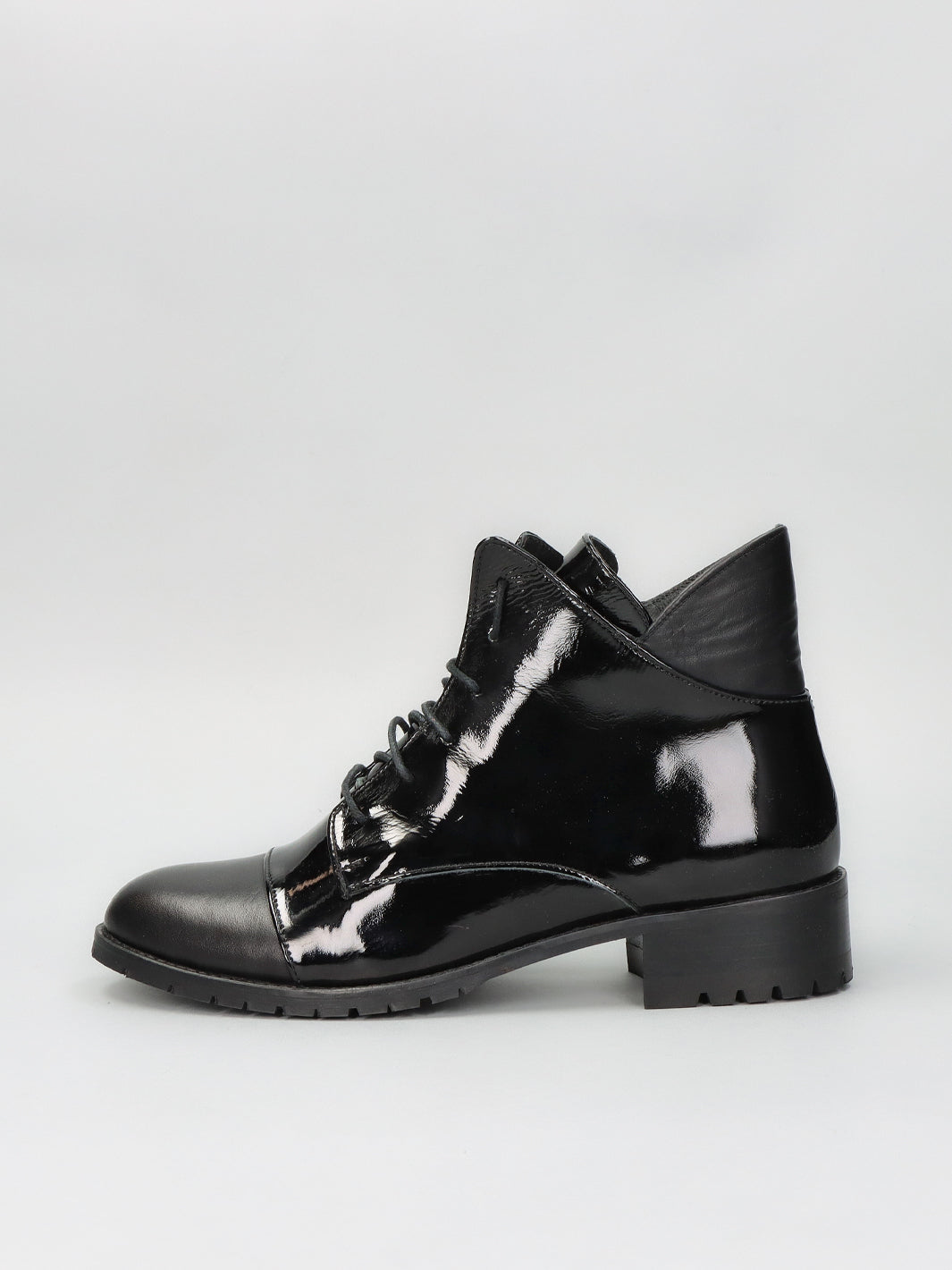 LEATHER ANKLE SHOES - BLACK