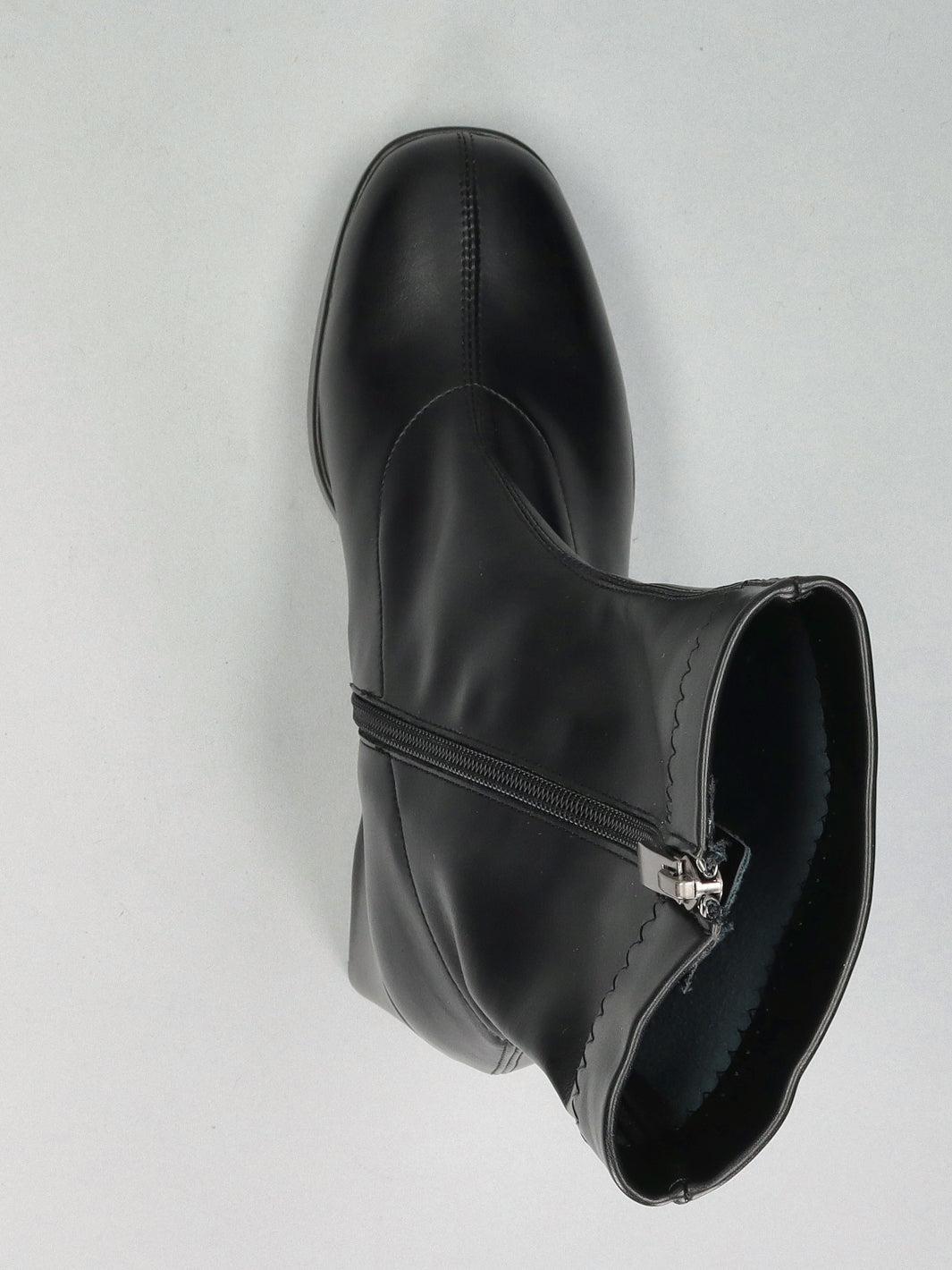 LEATHER BOOTS - BLACK