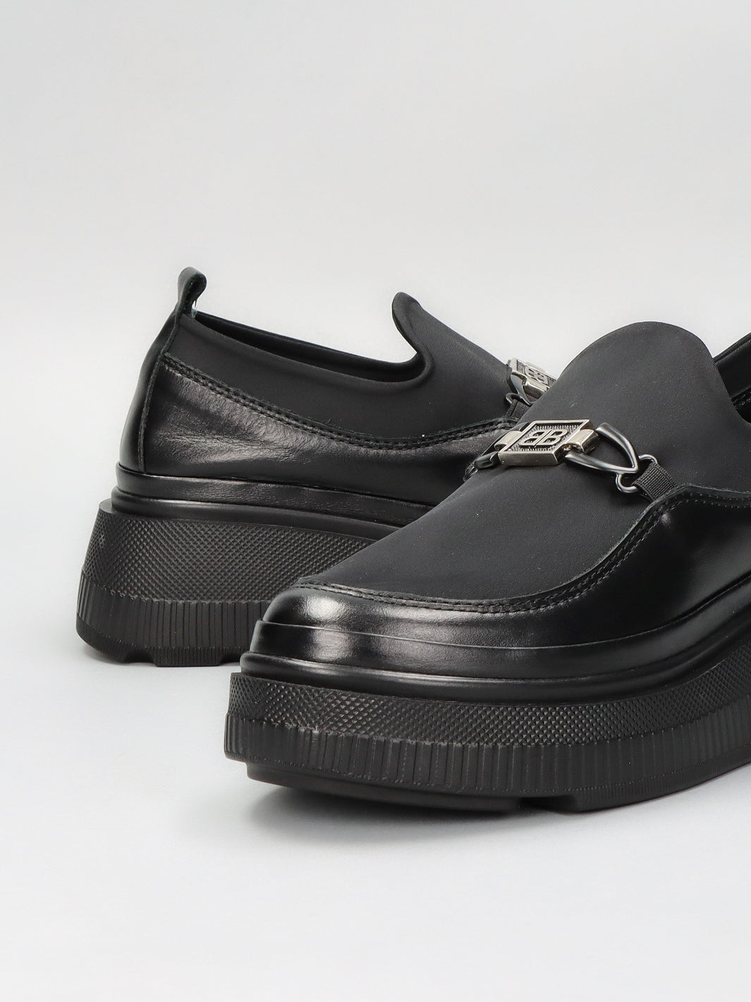 LEATHER LOW SHOES - BLACK