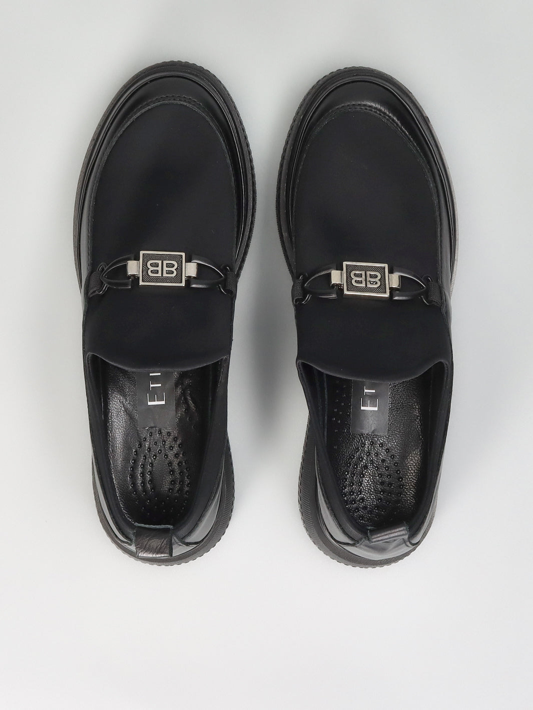 LEATHER LOW SHOES - BLACK