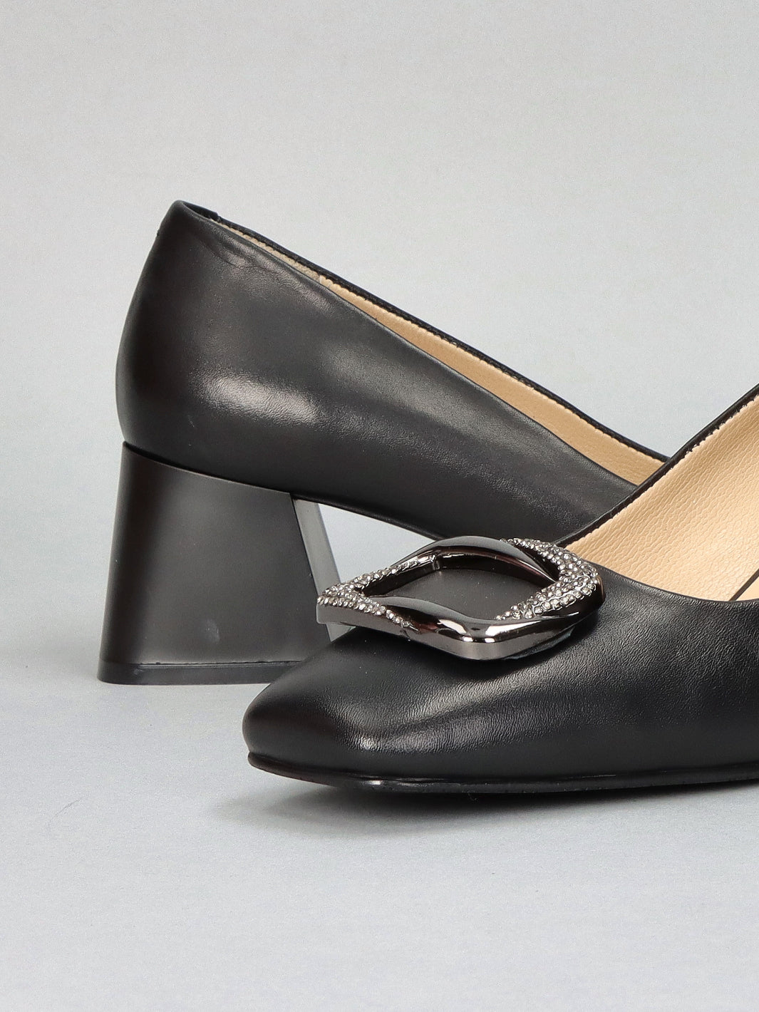 LEATHER PUMPS - BLACK