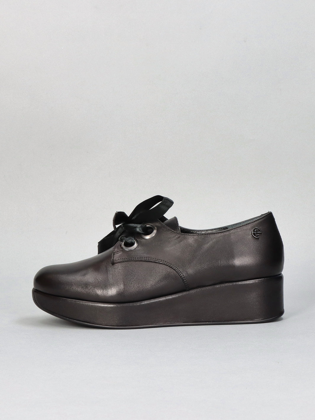 LEATHER LOW SHOES - BLACK