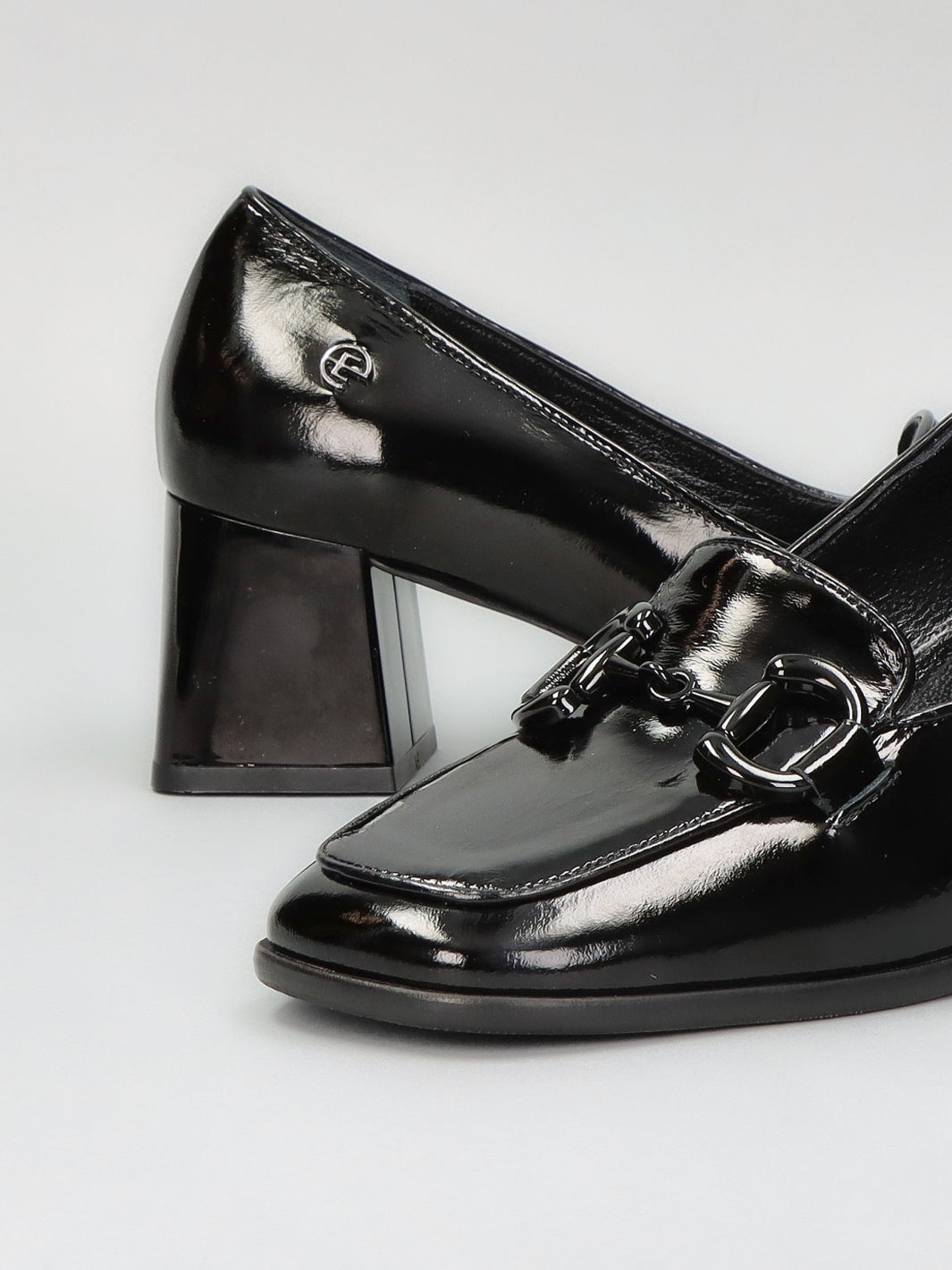 LEATHER LOW SHOES - BLACK