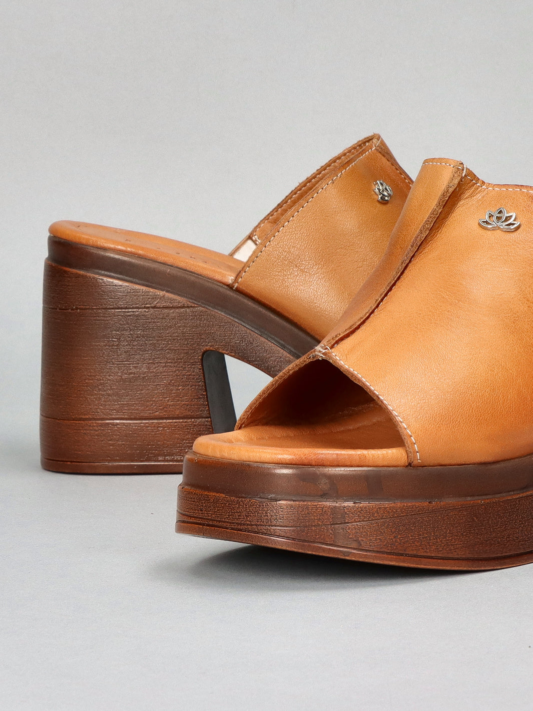 LEATHER SLIPPERS - BROWN